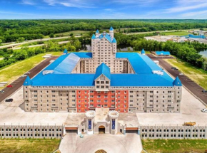 Spacious 6BR 6BA Grand Castle Apartment Near Downtown
